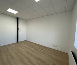 Bureau privé 15 m² 2 postes Coworking Rue Louis Armand Tourcoing 59200 - photo 1